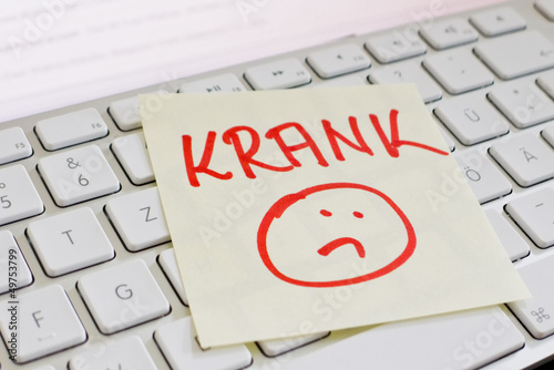Notiz auf Computer Tastatur: Krank