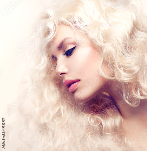 Curly Hair. Fashion Girl With Healthy Long Wavy Hair