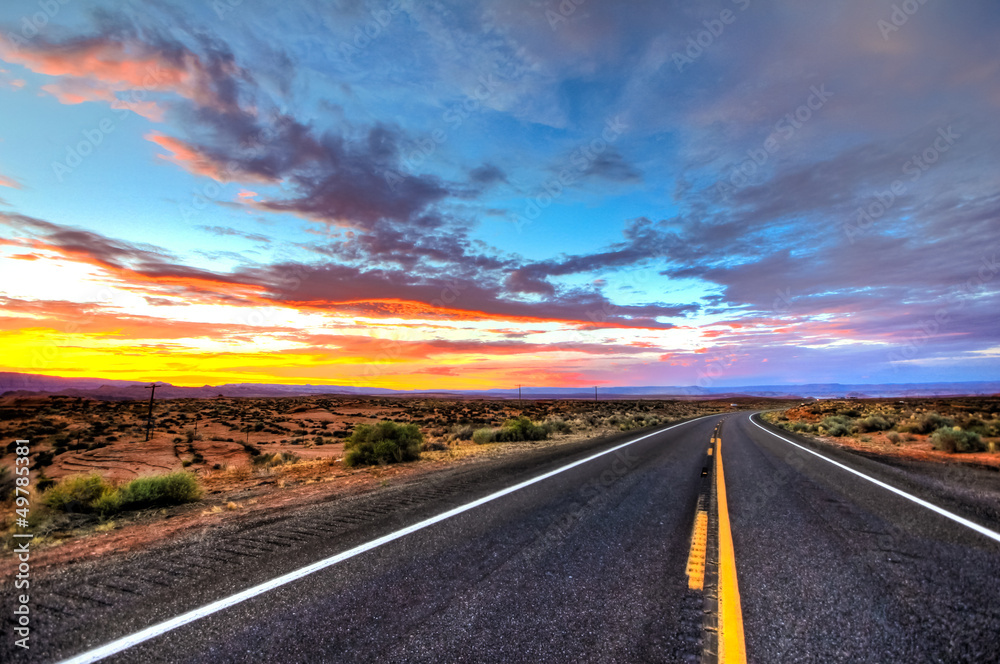 Roadview im Sonnenuntergang - USA