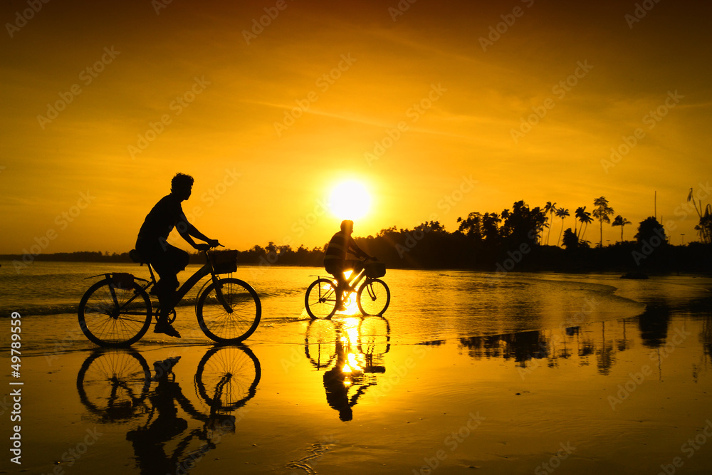 Obraz premium Cycling During Sunset
