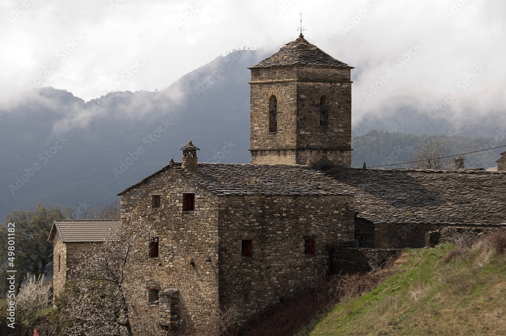 Iglesia en un pueblo de montaña