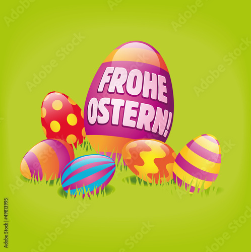Ostereier mit Frohe Ostern liegen auf Gras