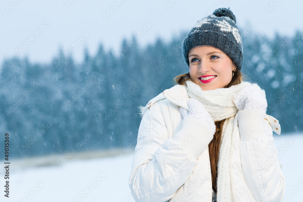 Obraz premium Woman and winter