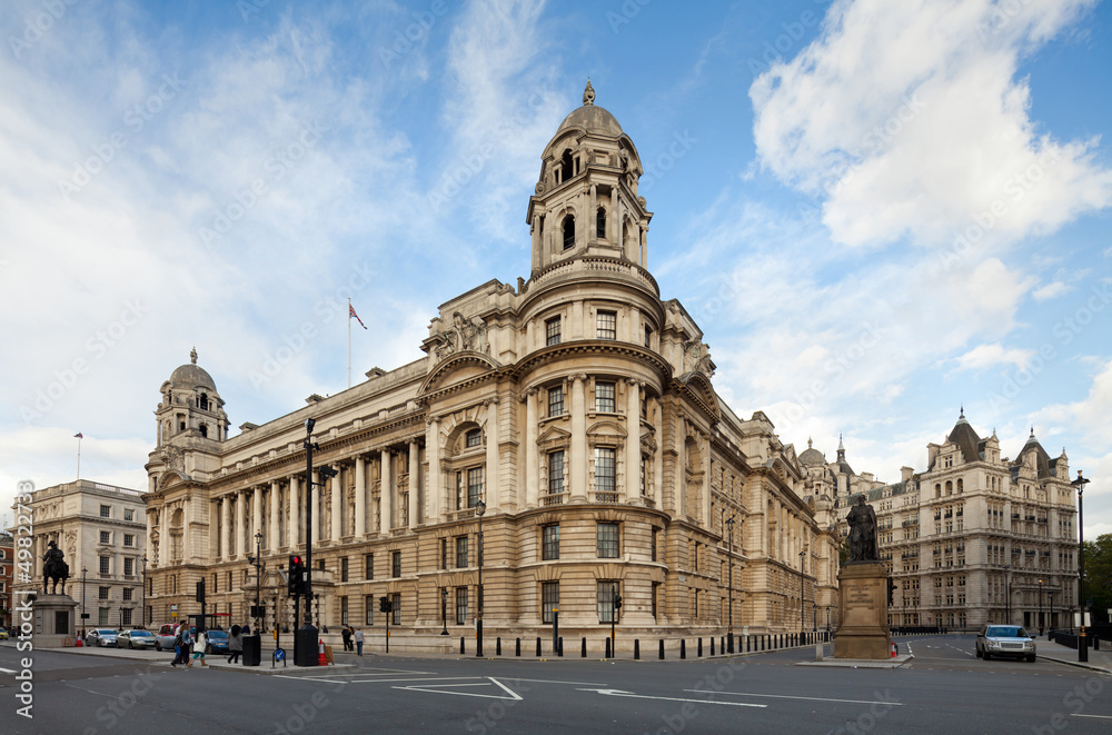 Fototapeta premium Budynek biurowy Old War, Whitehall, Londyn, Wielka Brytania