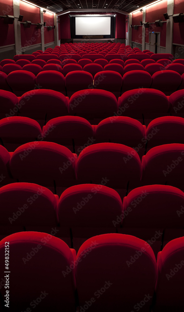 Fototapeta premium red cinema empty projection screen