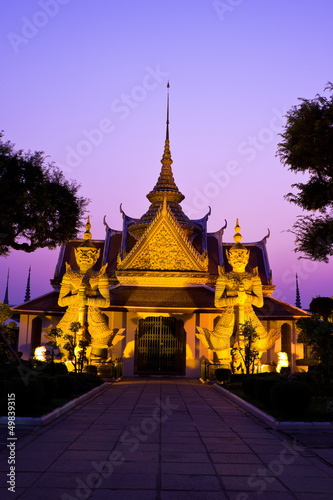 Giant in Arun temple, Bankok Thailand © nbriam