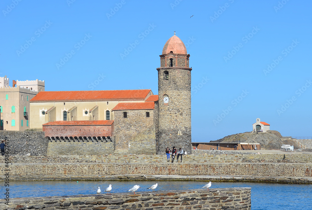 Le clocher de Collioure ( Pyrénées Orientales ) Le clocher de Collioure ( Pyrénées Orientales )