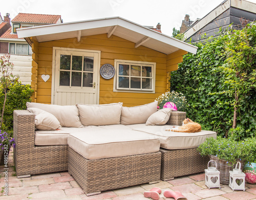Fotografie Garden shed and sofa