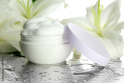 Fototapeta Naklejka Na Ścianę i Meble -  Cosmetic cream and beautiful lily, close up