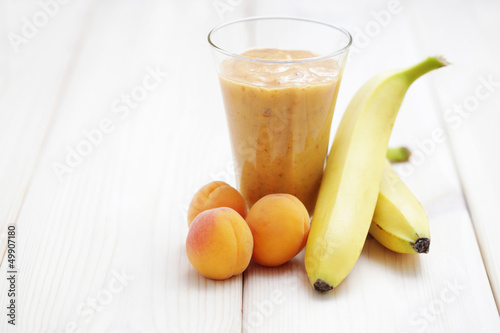banana and apricot shake