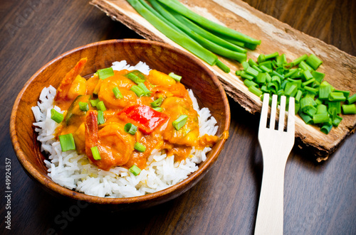 Curry with prawns, vegetables and chives