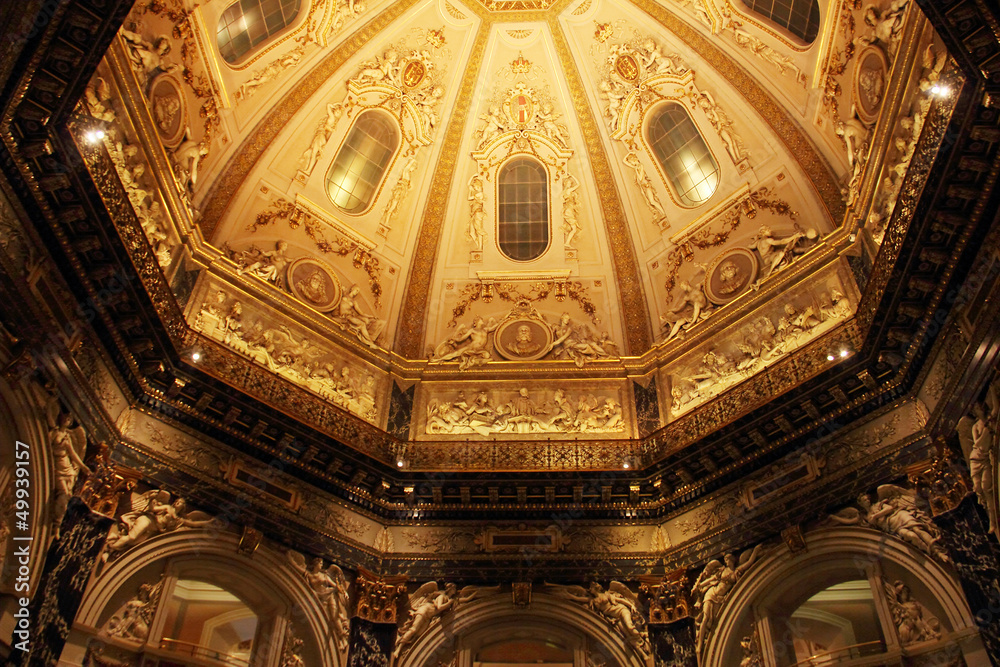 Fototapeta premium Baroque interior of Fine Arts History Museum, Vienna, Austria