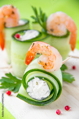 Cucumber rolls with cream cheese and shrimp