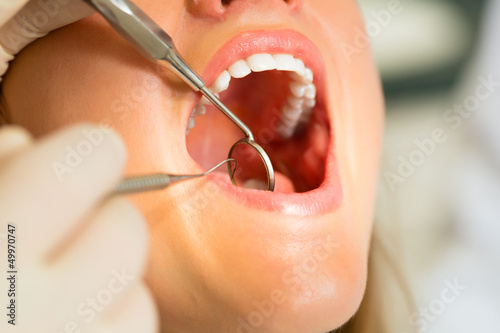 Quadro em tela Patient with Dentist - dental treatment