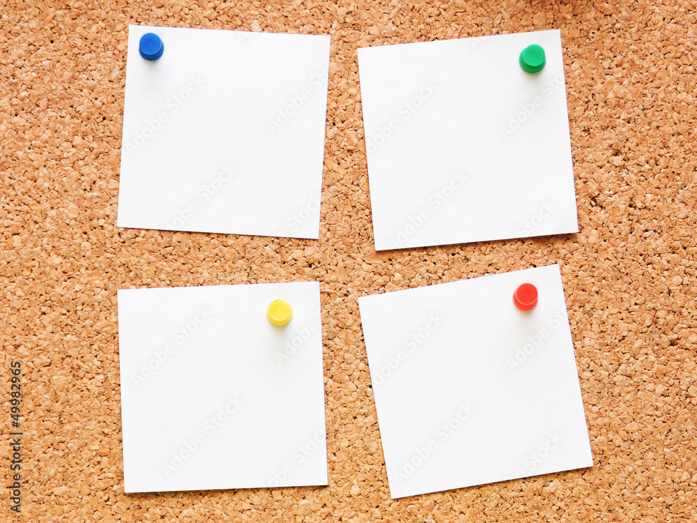 Pinwand mit Notizzettel Pinwand mit Notizzettel