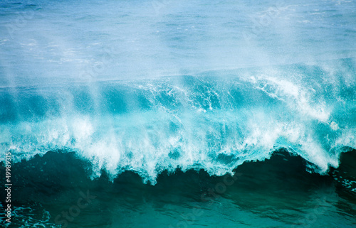 breaking waves © Tamara Kulikova