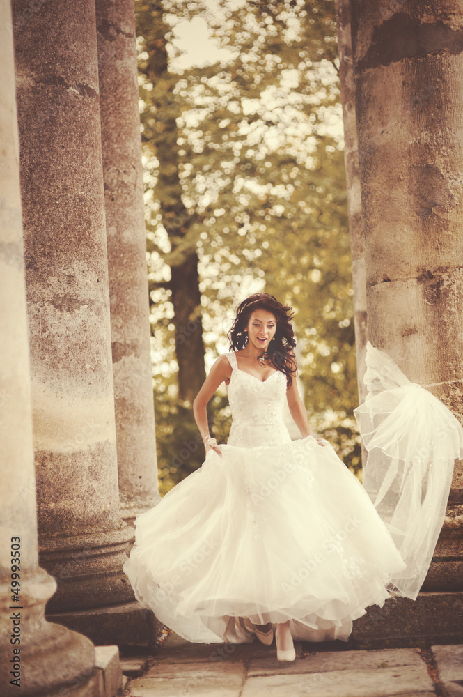 bride runs between the columnes bride runs between the columnes