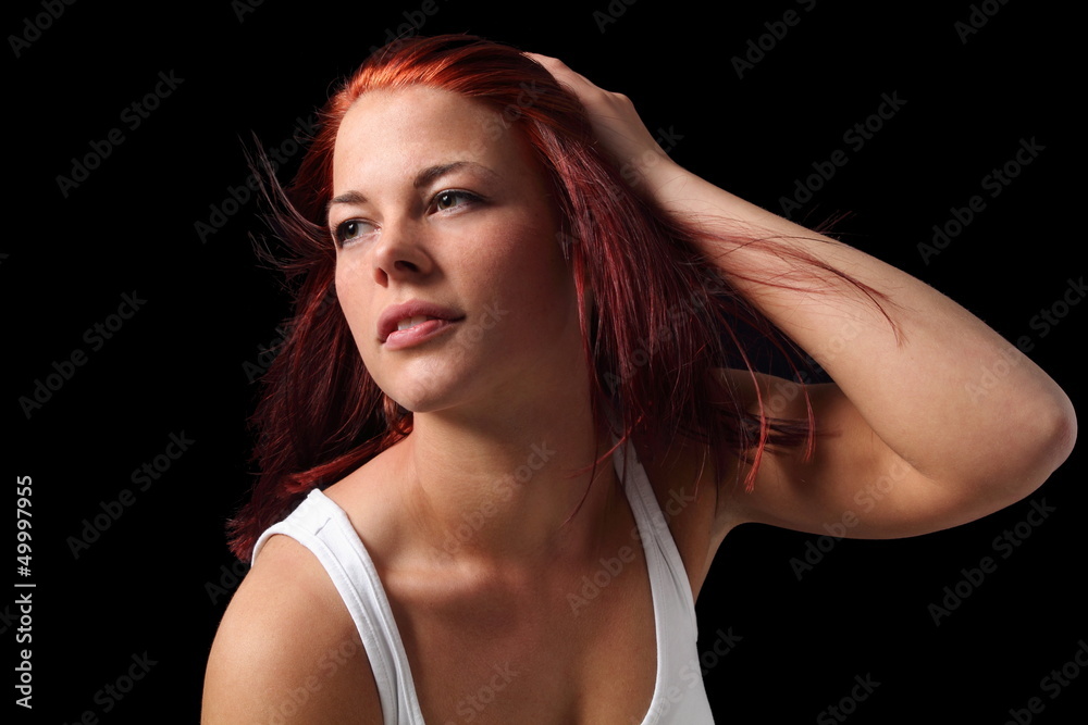 Obraz premium Frau mit Hand im Haar vor Windmaschine