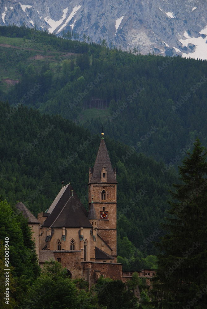 kirche in den bergen hochformat