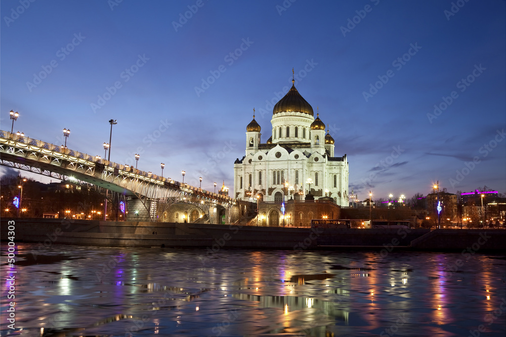 Night Moscow and the Russian Orthodox Church