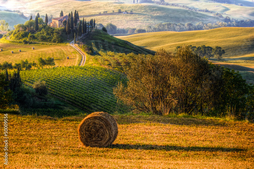 Toscana, podere e paesaggio photo