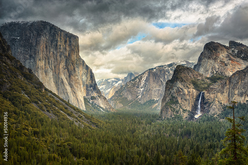 Fotografia Stormy Clouds over Tunnel View in Yosemite