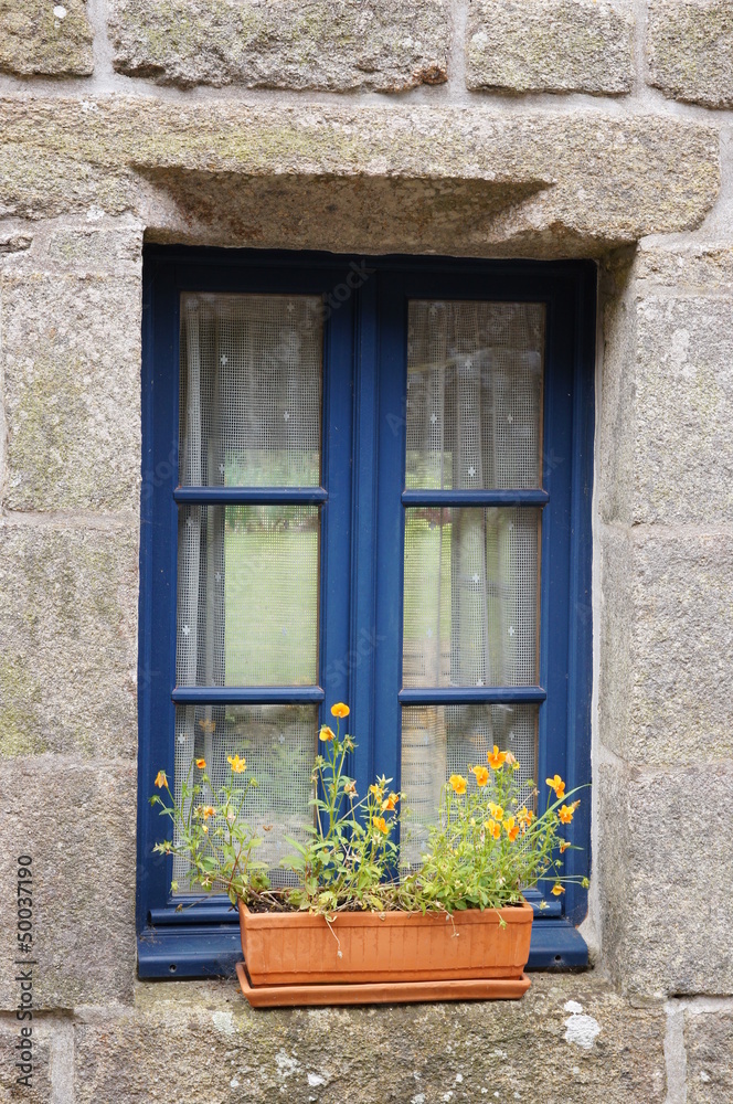 Fenêtre de maison médiévale à Locronan