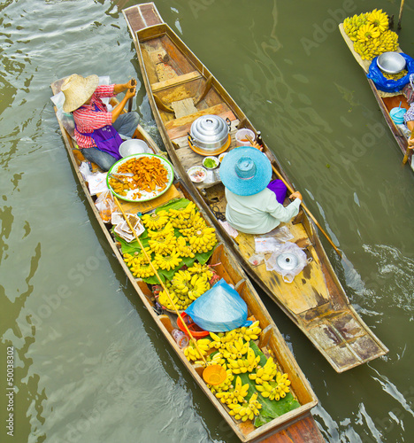 Photography Boat selling food at Damnoen Saduak Floating Market in Thailand