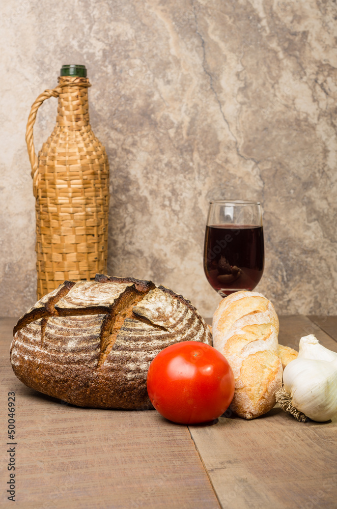 Naklejka premium Loaf of fresh rye bread on a table