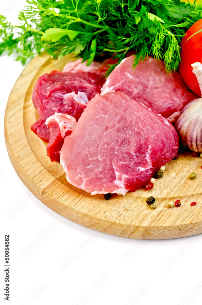 Meat slices on a round plate with vegetables and herbs