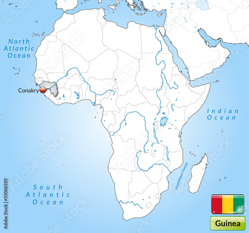 Übersichtskarte von Guinea mit Landesflagge