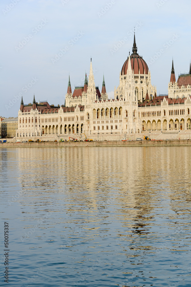 Obraz premium Parlement Hongrois à Budapest
