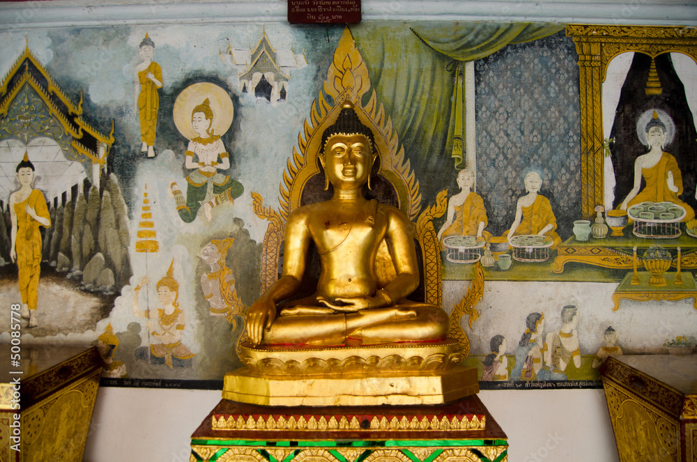 Obraz premium Golden Buddha Statue in Buddha Temple