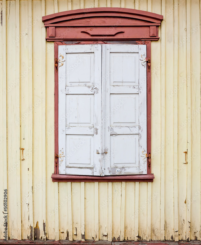 Obraz premium Old window with closed shutters