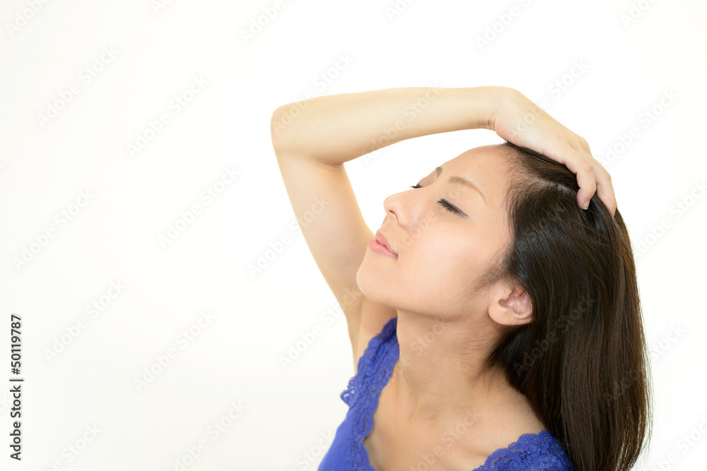 Fototapeta premium リラックスして過ごす女性