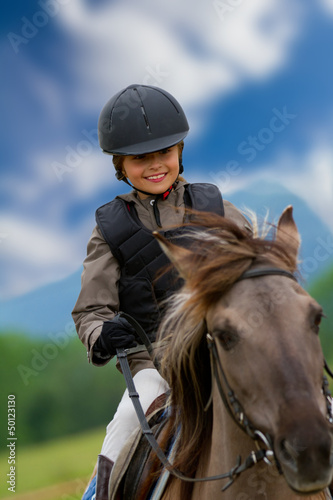 Jazda konna - piękny jeździectwo na koniu