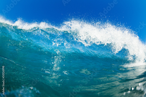 Wave © EpicStockMedia