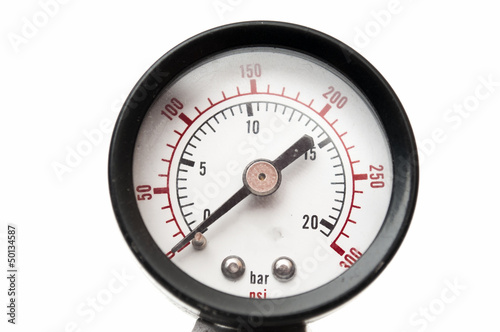gauge in bar. and psi
