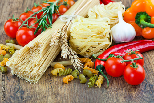 The composition of the pasta and vegetables on background