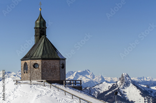Kapelle auf dem Wallberg, Bayern, im Winter