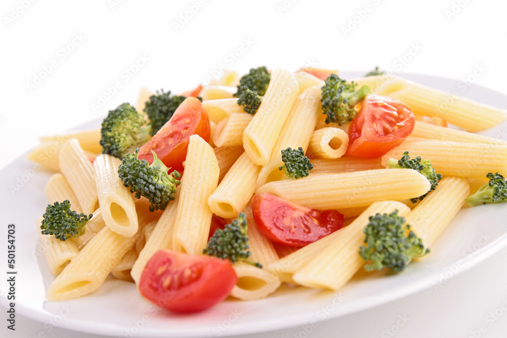 pasta with tomato and broccoli
