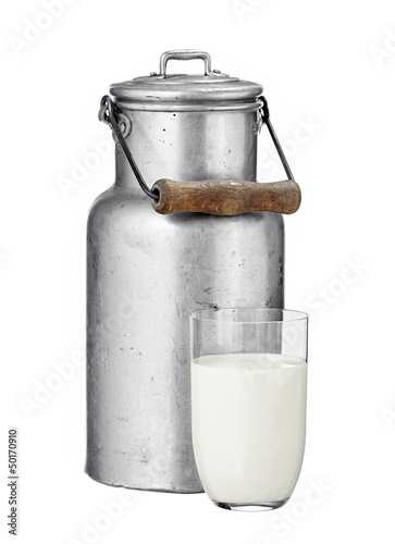 Milchkanne mit Glas