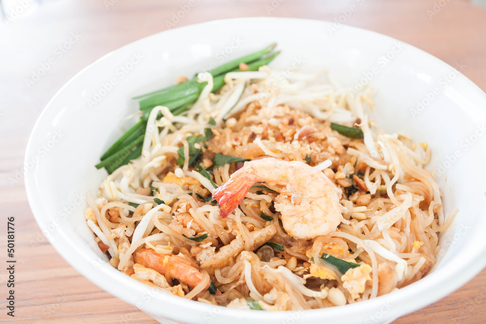 Thai style stir fry noodles with shrimp