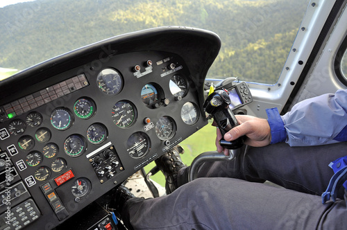 Cockpit d'hélicoptère en vol