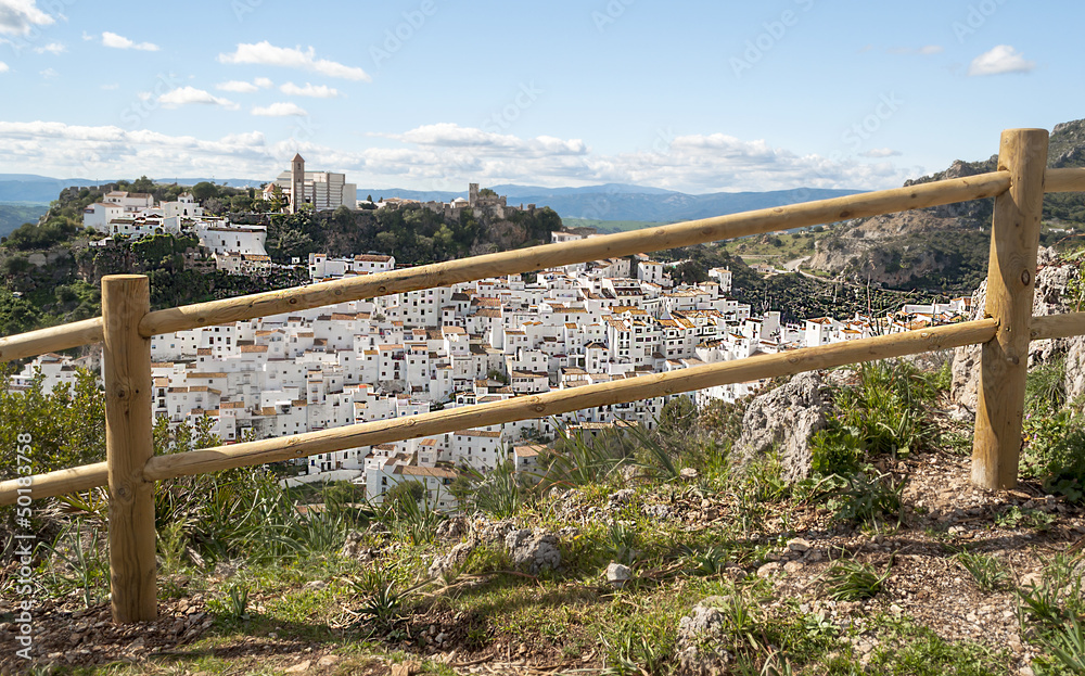 Fototapeta premium Casares desde una barandilla
