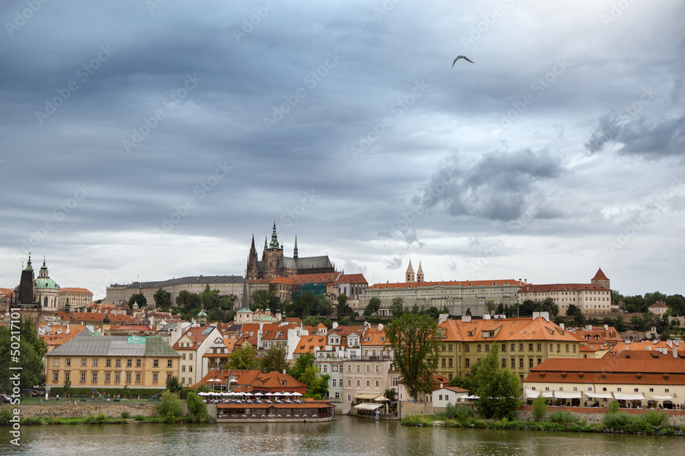 Obraz premium View of the district of Hradcany and St. Vitus Cathedral in Prag