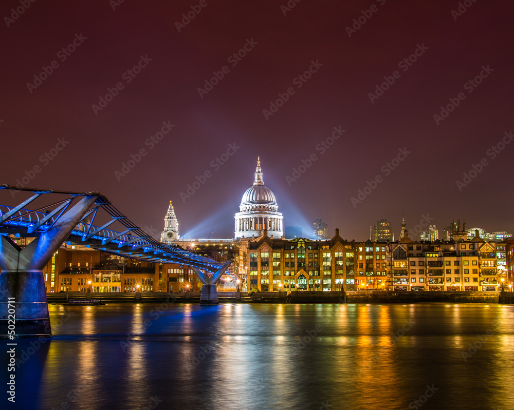 Saint Paul Catherdral at night in London