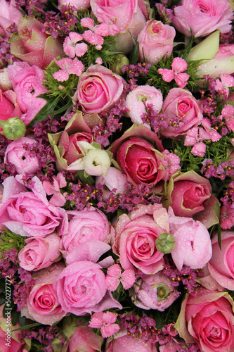 Mixed pink flower arrangement © Studio Porto Sabbia