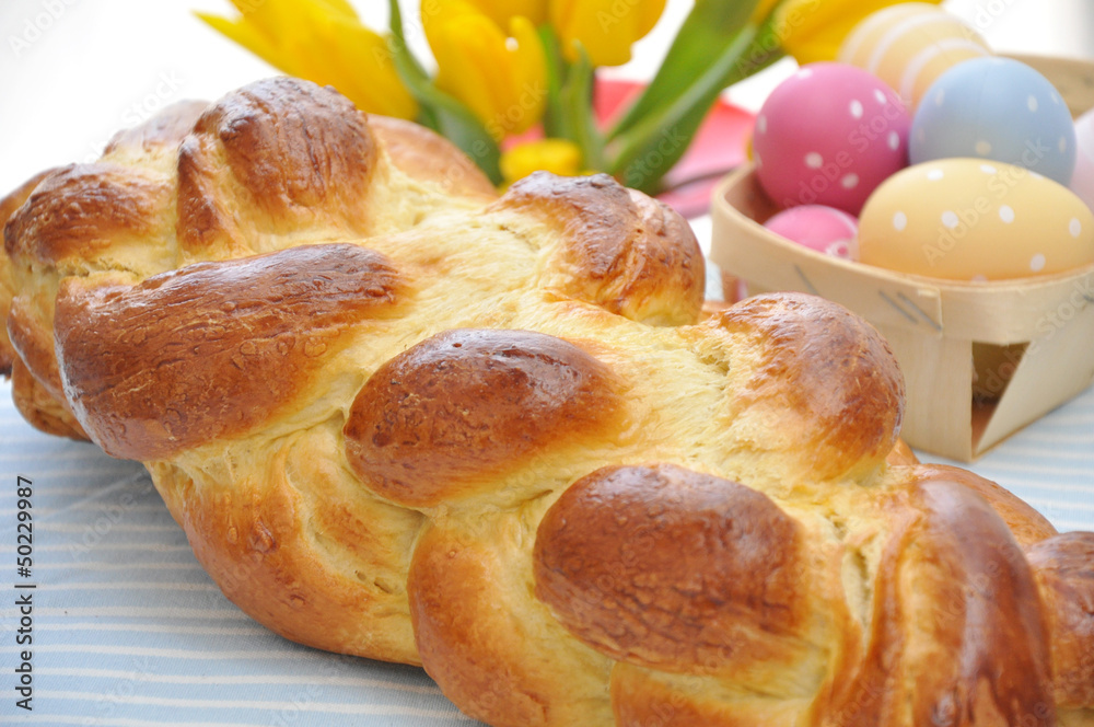 Obraz premium Challah zu Ostern
