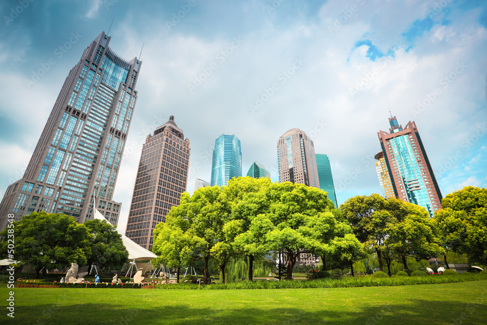 Obraz premium city greenbelt with modern buildings
